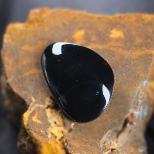 Gothic Lightning Ridge Black Opal 21 ct