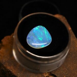 Attractive Lightning Ridge Crystal Opal 2.40 ct