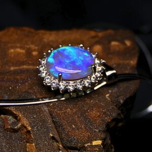 Alluring Lightning Ridge Crystal Opal 3.00 ct 925 Silver Necklace