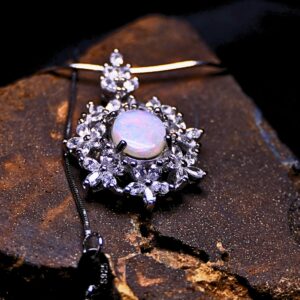 The Aesthetic Mintabie White Opal 0.85 ct 925 Silver Necklace