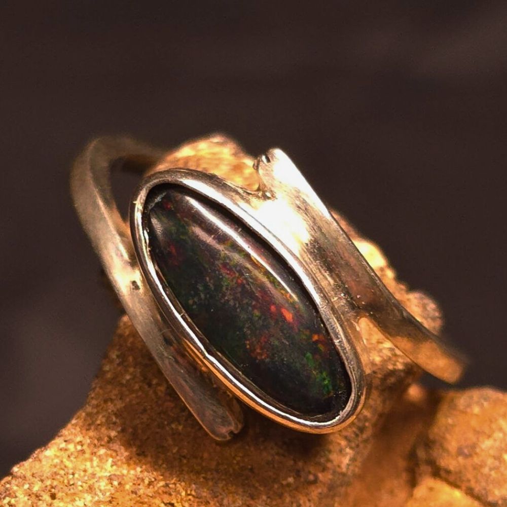 ORDPO-863.4 A bespoke Lightning Ridge doublet opal ring (1.50 ct) with N1 body tone and B2 brightness, set in 925 sterling silver. A one-of-a-kind statement of colour, depth, and lasting elegance.