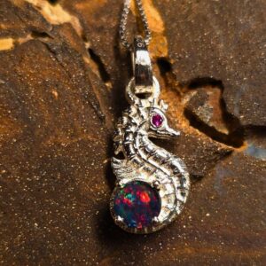 The Seahorse Lightning Ridge Doublet Opal 0.07 G S925 Silver Necklace
