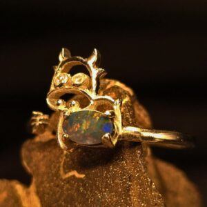 The Cute Cow Lightning Ridge Doublet Opal 0.13 G S925 Silver Adjustable Ring Size US 7+3⁄4