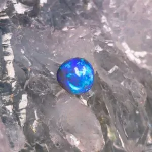 Vela Ombra Lightning Ridge Black Opal 0.40ct