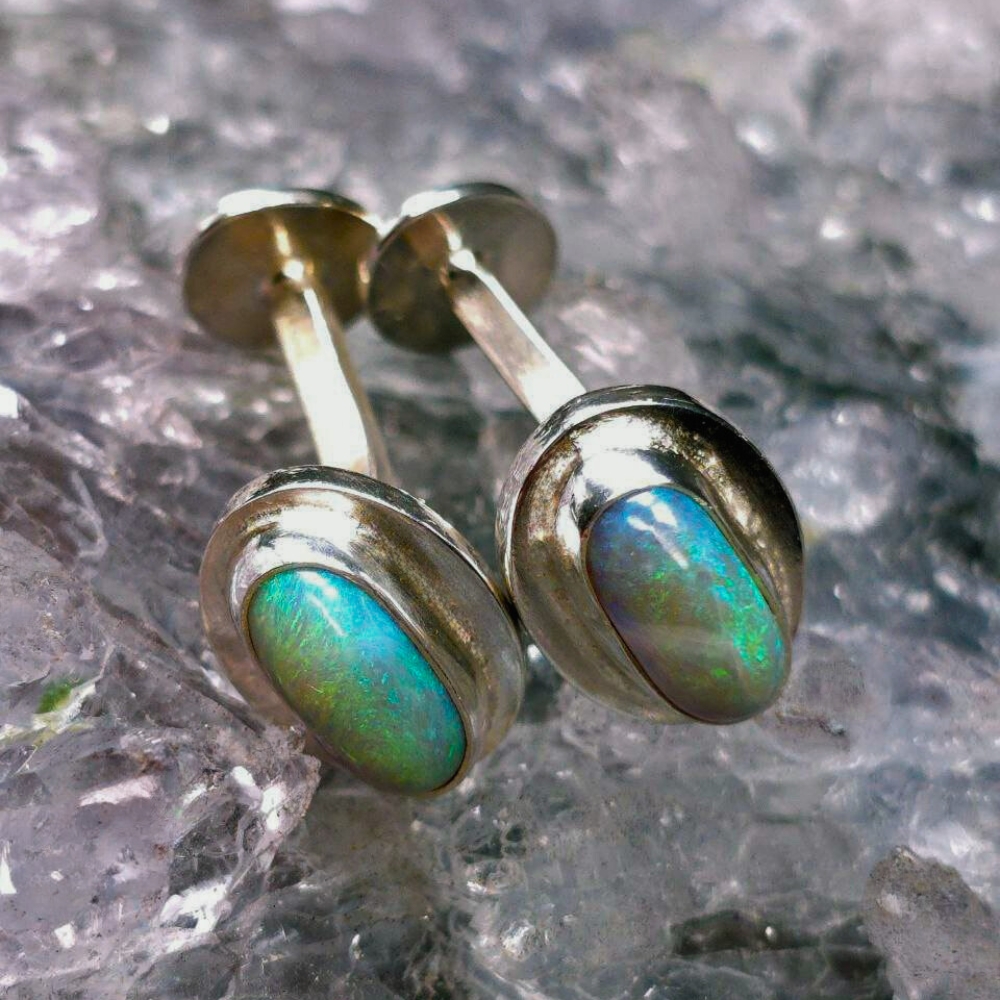 OAWOSPO-1326 (1) Arden Vale cufflinks in sterling silver featuring 4.00ct Lightning Ridge natural white opals with soft blue and green flashes, handcrafted luxury men’s accessory.