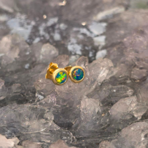 Miré d’Au Lightning Ridge Doublet Opal 0.12G in 14 Carat Yellow Gold Custom-made Stud Earrings