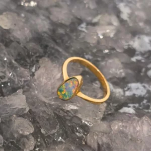 Avéa Lightning Ridge Doublet Opal 0.2G in 14 Carat Gold Custom-made Ring Size US 6.5