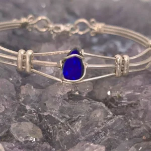 'Chicara' Lightning Ridge Natural Doublet Opal 0.4 g 925 Silver Handcrafted Wire-wrapped Bracelet